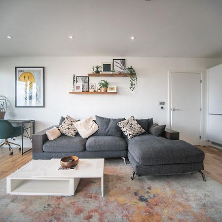 Stunning Riverside View Apartment, Near Canary Wharf & O2 London Kültér fotó