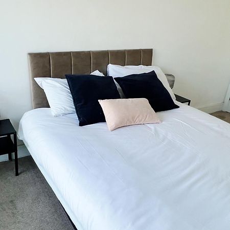 Stunning Riverside View Apartment, Near Canary Wharf & O2 London Kültér fotó