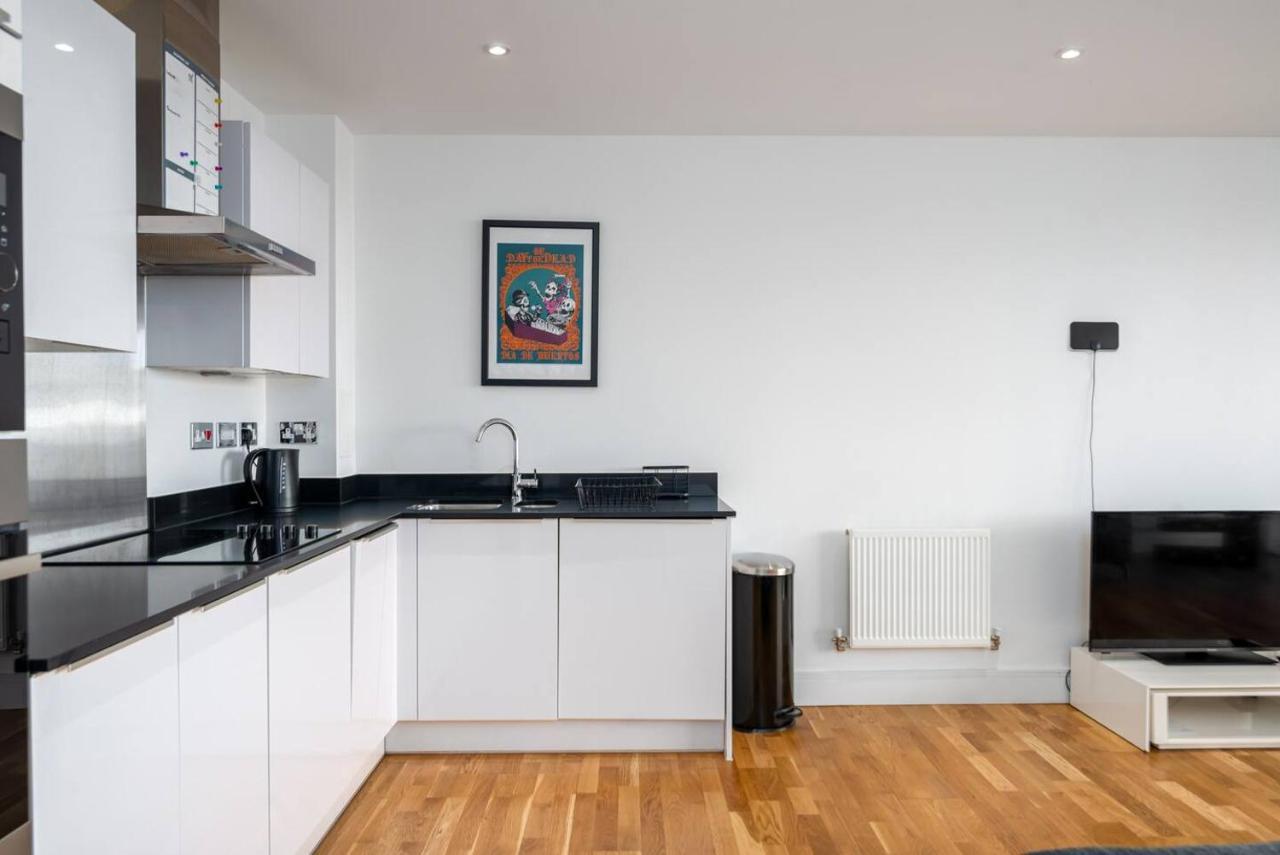 Stunning Riverside View Apartment, Near Canary Wharf & O2 London Kültér fotó