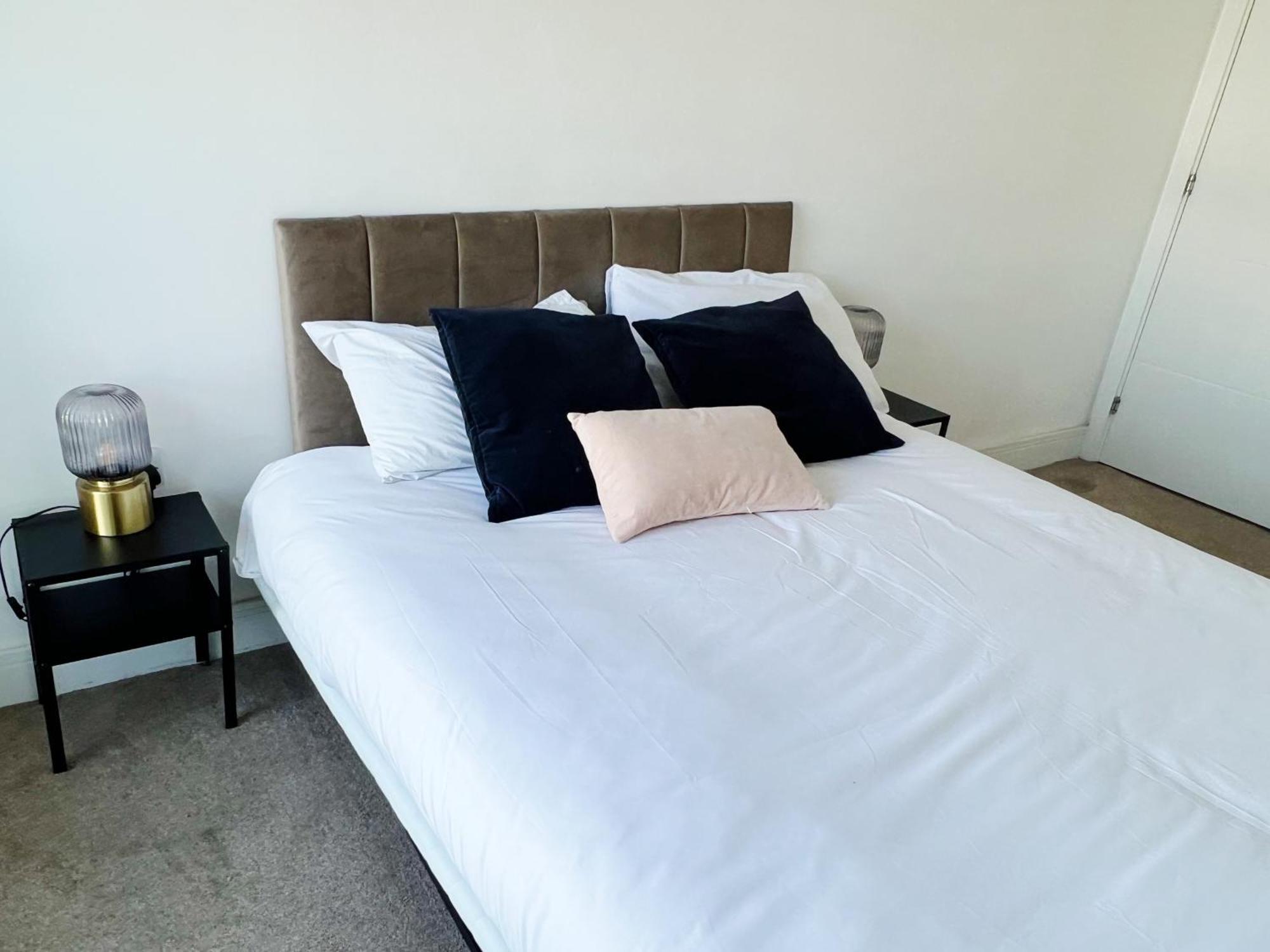 Stunning Riverside View Apartment, Near Canary Wharf & O2 London Kültér fotó