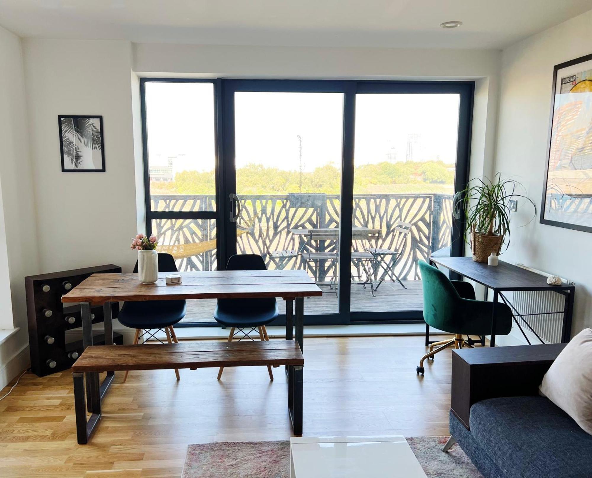 Stunning Riverside View Apartment, Near Canary Wharf & O2 London Kültér fotó